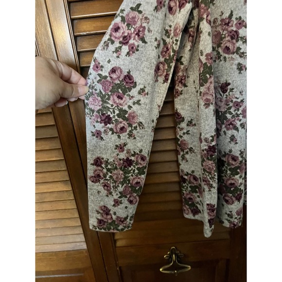 NO COMMENT PLUS (Size 2X) Floral Print Cold Shoulder Top - Picture 5 of 13